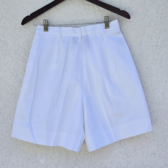Hunt Club Classic White Shorts - Picture 3 of 10